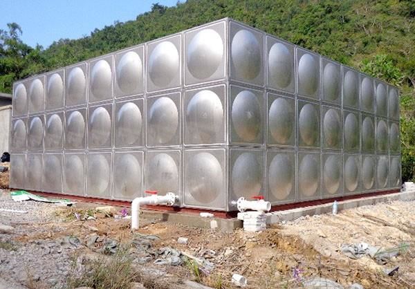 水箱安装施工现场
